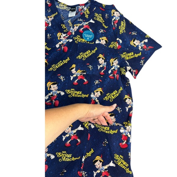 Disney Pinocchio Scrub Top No Strings Attached Print Recycled XL - Picture 4 of 4